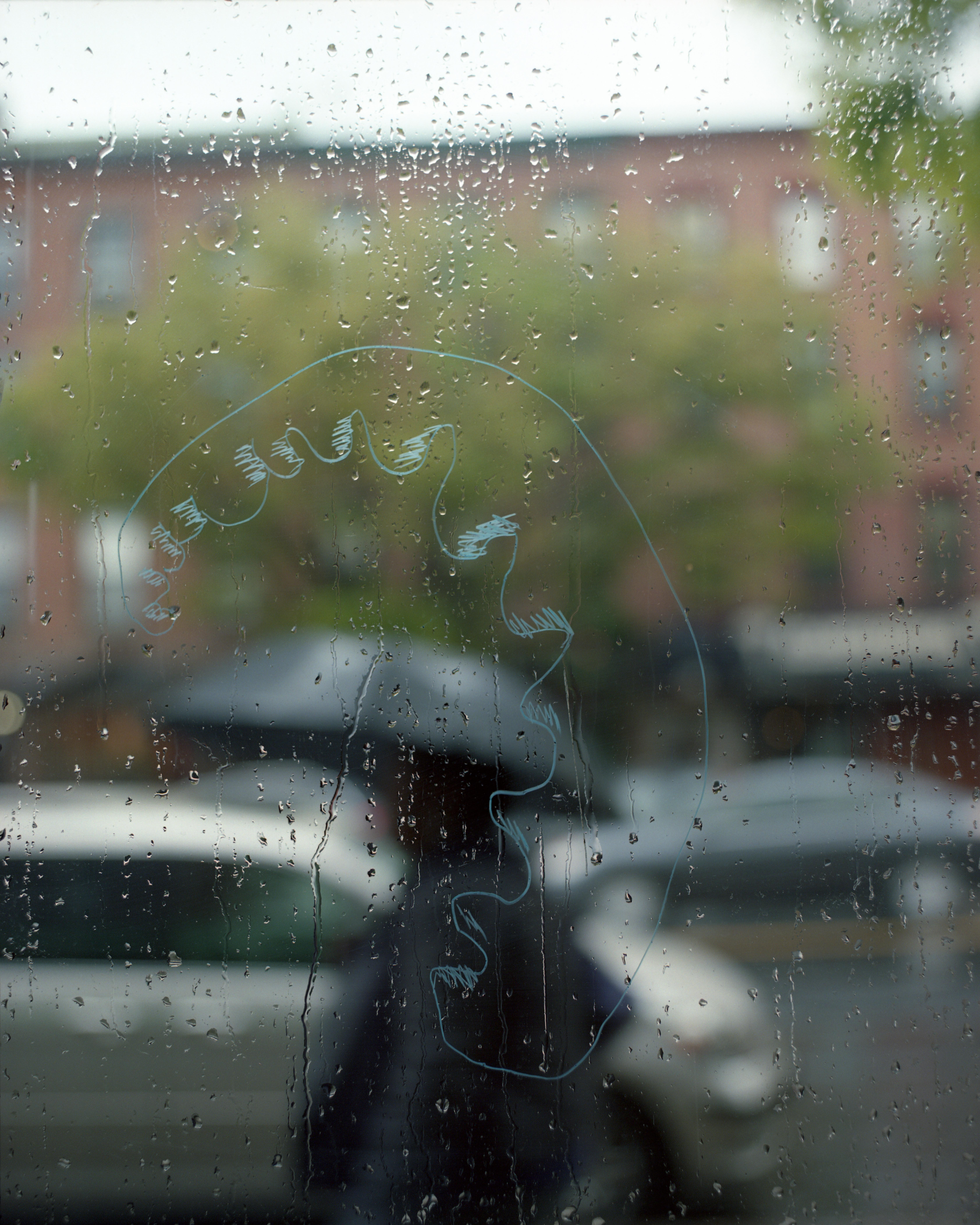 Close_blackumbrella